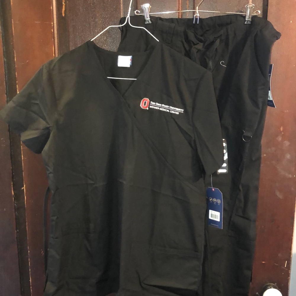 Ohio State Wexner medical Center black scrubs size medium